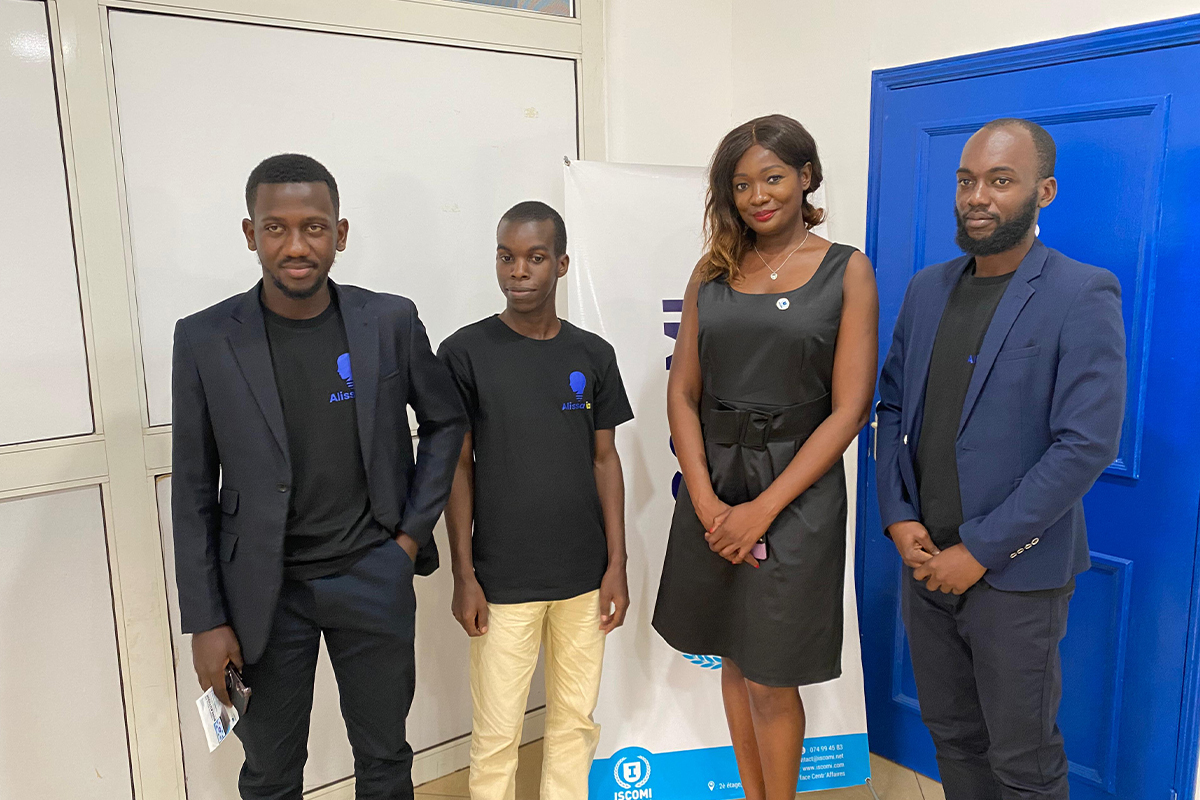 L'équipe Alissa IA dans ses locaux à Libreville